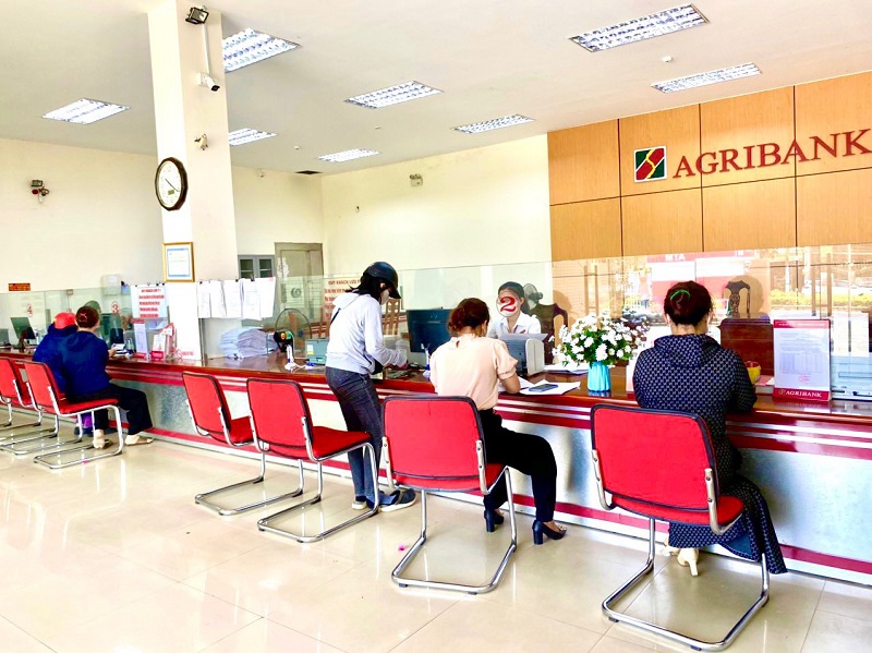 Giao dịch viên Agribank Phước Sơn - Quảng Nam nhanh trí giúp khách hàng tránh được “bẫy” chuyển tiền, với số tiền 200 triệu đồng