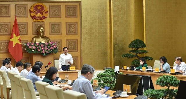 Phó Thủ tướng Lê Minh Khái: Không để thiếu hụt, đứt gẫy nguồn cung xăng dầu. Ảnh VGP/Quang Thương