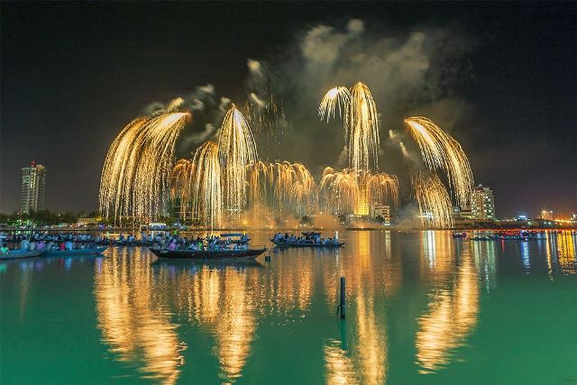 Việc tổ chức trở lại lễ hội pháo hoa quốc tế Đà Nẵng sau 3 năm tạm dừng vì dịch bệnh đã tạo nên không khí rộn ràng, sôi động cho thành phố trong những tháng đầu năm.