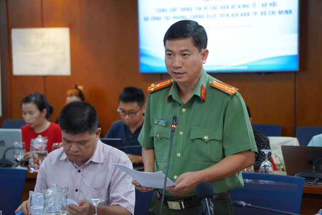 Thượng tá Lê Mạnh Hà, Phó Trưởng Phòng Tham mưu Công an TP. Hồ Chí Minh thông tin tại họp báo