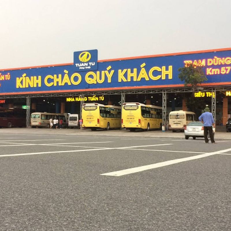 Hàng hóa không rõ nguồn gốc bày bán tại các trạm dừng nghỉ trên tuyến cao tốc Nội Bài – Lào Cai: Liệu rằng lực lượng chức năng có biết?