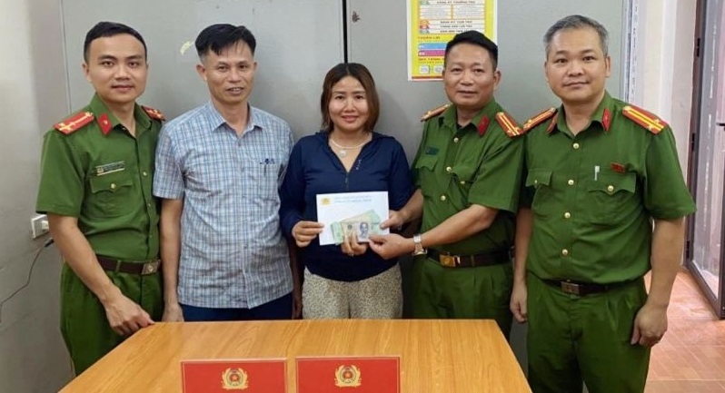 Thanh Hóa: Công an xã Hoằng Thịnh giúp công dân nhận lại số tiền chuyển nhầm