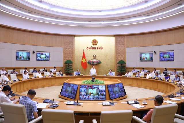 Phó Thủ tướng Trần Hồng Hà đề nghị các cơ quan quản lý, đơn vị tư vấn định giá thống nhất về cách thức lựa chọn, áp dụng phương pháp định giá đất kết hợp với kiểm chứng phù hợp, bảo đảm trung thực, khách quan, 