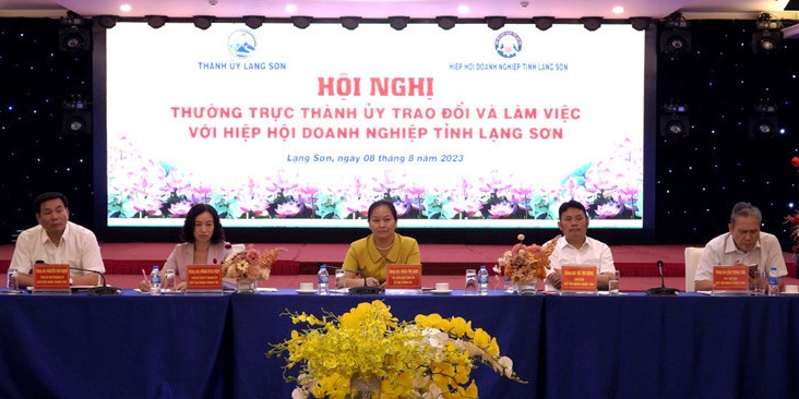 Lãnh đạo Thành ủy Lạng Sơn cùng lãnh đạo Hiệp hội doanh nghiệp tỉnh chủ trì buổi làm việc