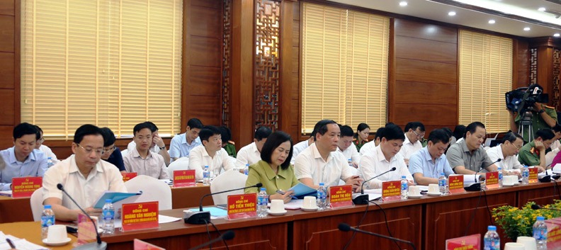 Các đồng chí lãnh đạo tỉnh Lạng Sơn và các đại biểu tham dự buổi làm việc