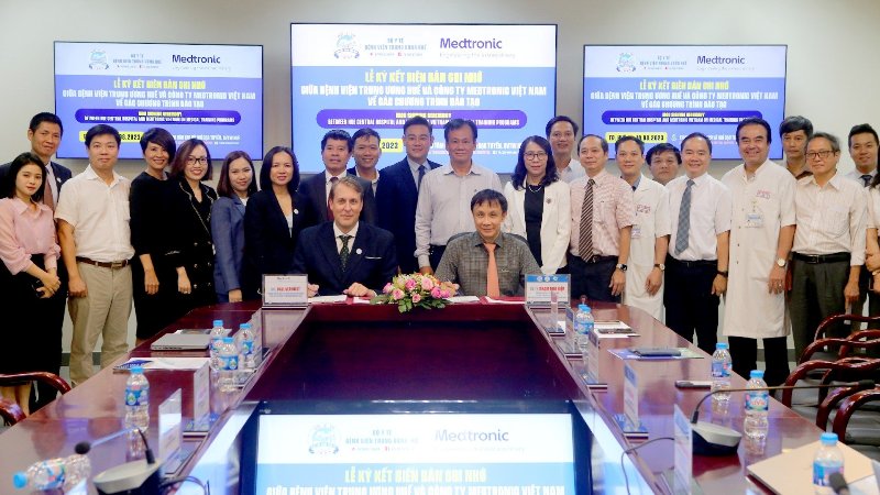 Bệnh viện Trung ương Huế ký kết hợp tác đào tạo với Công ty Medtronic Việt Nam