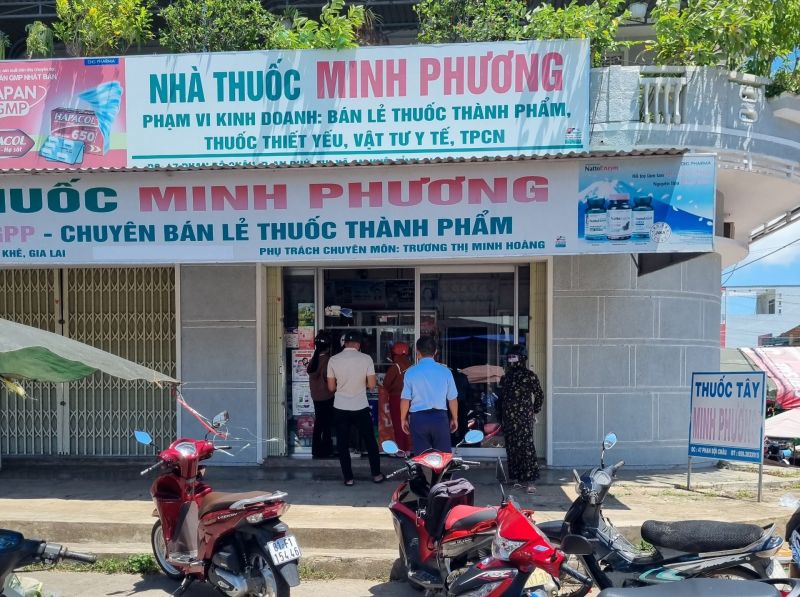 Lực lượng Quản lý thị trường tỉnh Gia Lai kiểm tra tại cơ sở kinh doanh thuốc tân dược