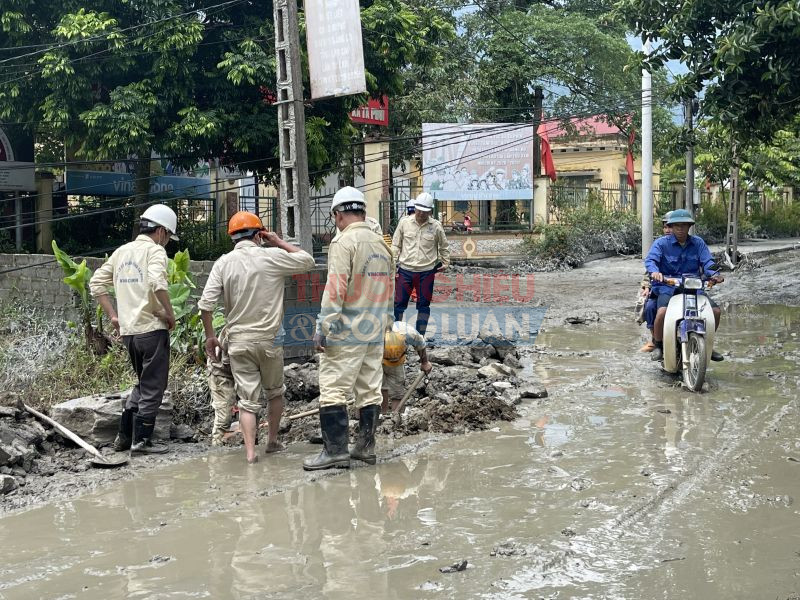 Vỡ cống tràn hồ thải nhà máy tuyển quặng đồng Tả Phời, khiến hàng trăm ngôi nhà bị ngập nước