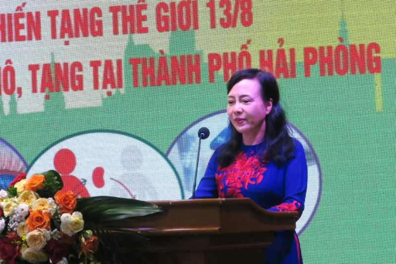 PGS TS Nguyễn Thị Kim Tiến - Chủ tịch HVĐ hiến tạng mô, tạng Việt Nam, nguyên Bộ trưởng Bộ Y tế phát biểu tại hội nghị