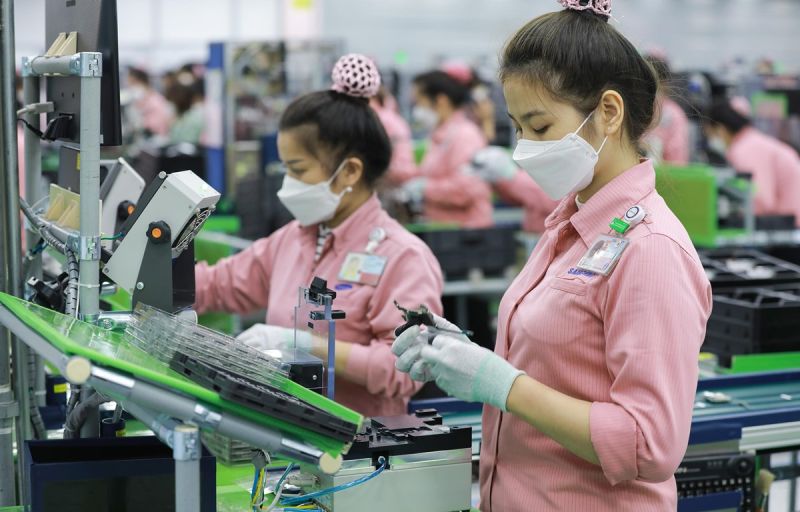 Tăng lương tối thiểu vùng năm 2024: Tránh tác động ngược khiến lao động mất việc