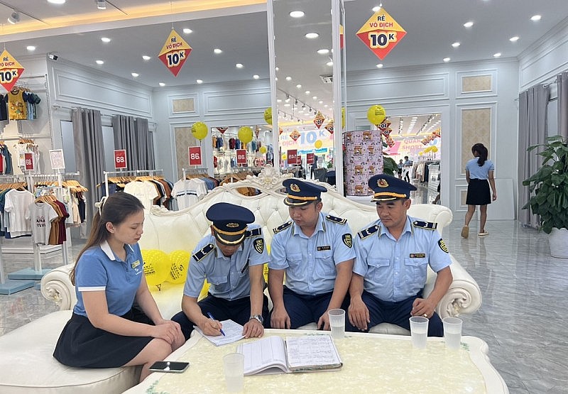 Cục Quản lý thị trường tỉnh Thanh Hóa đã xử phạt vi phạm hành chính đối với Công ty TNHH thời trang Quốc tế SAVANI