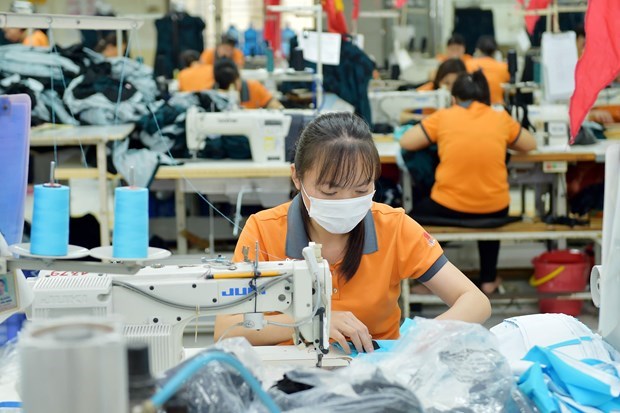 Sang tháng 7, các số liệu thống kê về sản xuất công nghiệp, xuất nhập khẩu, thu hút đầu tư nước ngoài, giải ngân vốn đầu tư công của Việt Nam đã cho thấy sự khởi sắc.