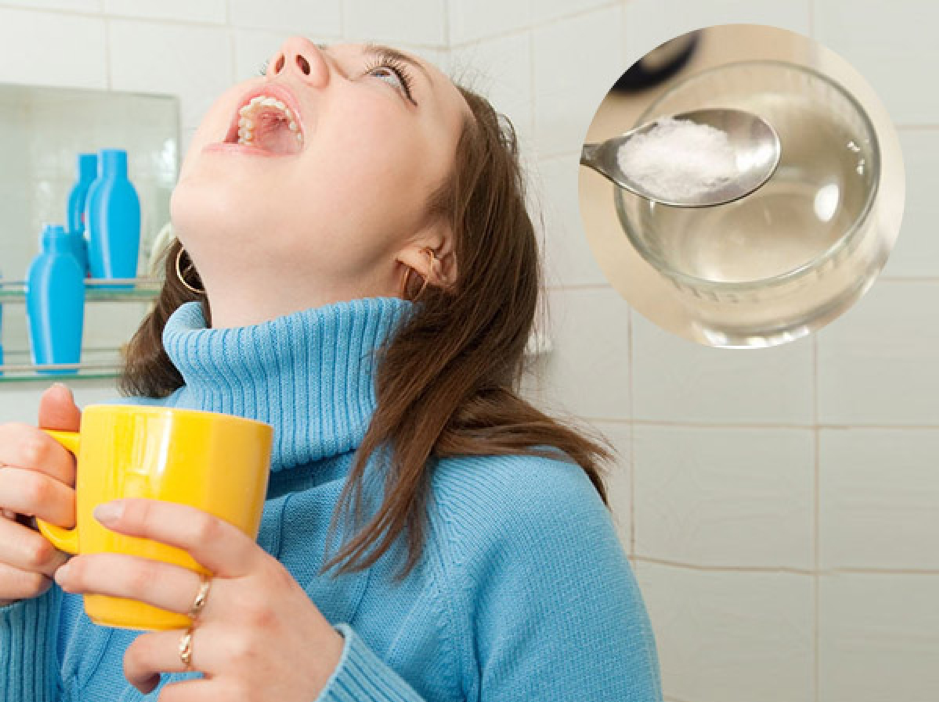 Súc họng bằng nước muối giúp giảm triệu chứng viêm thanh quản