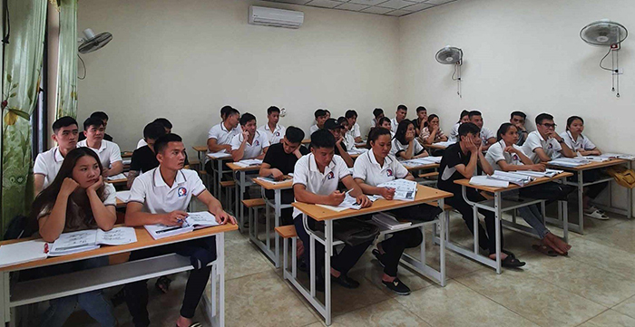 Lớp học tiếng Hàn Quốc tại Trung tâm Ngoại ngữ Việt Anh thu hút nhiều học sinh vừa tốt nghiệp THPT tham gia.