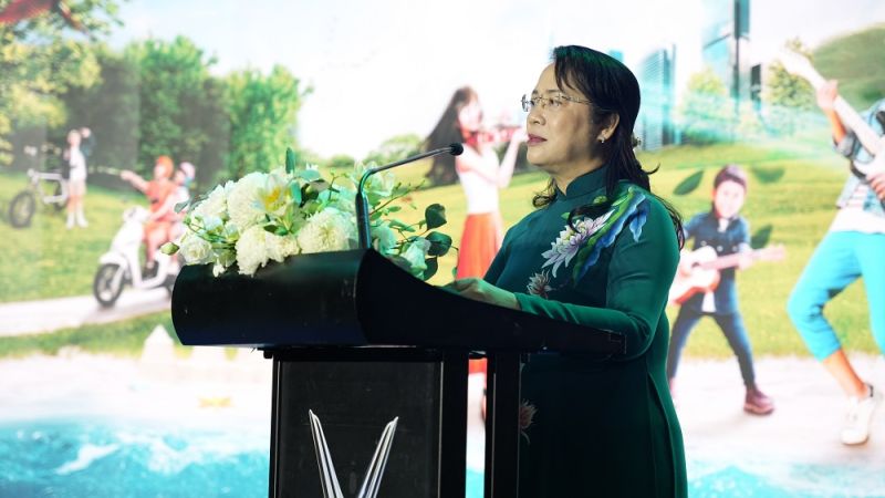 Bà Trần Kim Yến, Chủ tịch Ủy ban Mặt trận Tổ quốc Việt Nam Tp. Hồ Chí Minh phát biểu hưởng ứng