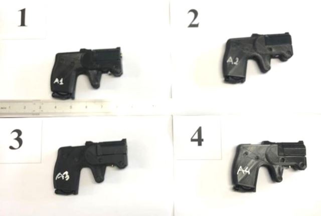 Bốn khẩu súng do Sơn lắp ráp bị công an thu giữ.