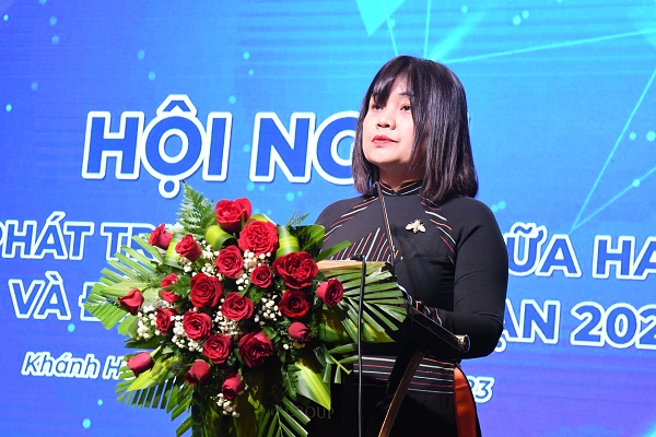 Bà H’Yim Kđoh, Tỉnh ủy viên, Phó Chủ tịch UBND tỉnh Đắk Lắk phát biểu