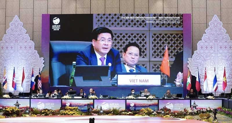 Đoàn Việt Nam tham dự Hội nghị gồm đại diện các Bộ: Công Thương, Ngoại giao và Tài chính, do Bộ trưởng Bộ Công Thương Nguyễn Hồng Diên dẫn đầu