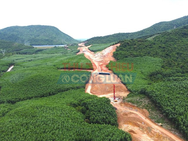 cao tốc Vũng Áng - Bùng thuộc dự án cao tốc Bắc – Nam phía Đông giai đoạn 2021 – 2025. Đoạn cao tốc Vũng Áng – Bùng dài 55,34km có tổng mức đầu tư 12.548 tỷ đồng, đi qua địa phận tỉnh Hà Tĩnh (12,9 km) và Quảng Bình (42,44km).