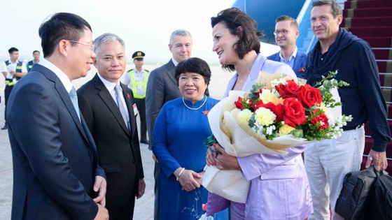 Đoàn đại biểu Quốc hội Việt Nam chào mừng Chủ tịch Thượng viện Vương quốc Bỉ Stéphanie D’Hose đến thăm chính thức Việt Nam