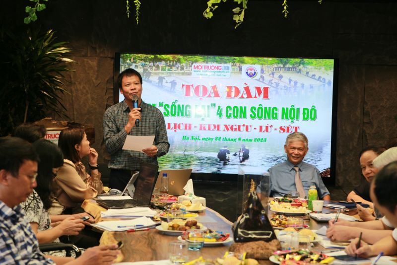 TS.LS Đồng Xuân Thụ, Tổng biên tập Tạp chí Môi trường và Đô thị Việt Nam và GS.TS Trần Đức Hạ, Ủy viên BTV Liên hiệp các Hội Khoa học và Kỹ thuật Hà Nội, nguyên Viện trưởng Viện nghiên cứu Cấp thoát nước và Môi trường Việt Nam chủ trì buổi tọa đàm TS.LS Đồng Xuân Thụ, Tổng biên tập Tạp chí Môi trường và Đô thị Việt Nam và GS.TS Trần Đức Hạ, Ủy viên BTV Liên hiệp các Hội Khoa học và Kỹ thuật Hà Nội, nguyên Viện trưởng Viện nghiên cứu Cấp thoát nước và Môi trường Việt Nam chủ trì buổi tọa đàm