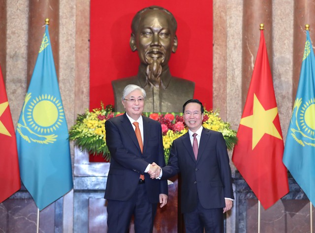 Chủ tịch nước Võ Văn Thưởng và Tổng thống Cộng hòa Kazakhstan Kassym - Jomart Tokayev - Ảnh: VGP/Nhật Bắc