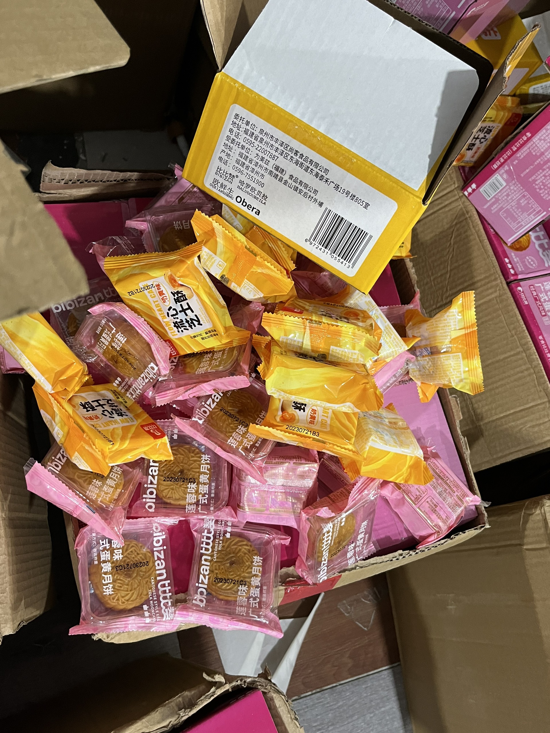 Phát hiện hơn 4.500 chiếc bánh trung thu nghi là hàng nhập lậu