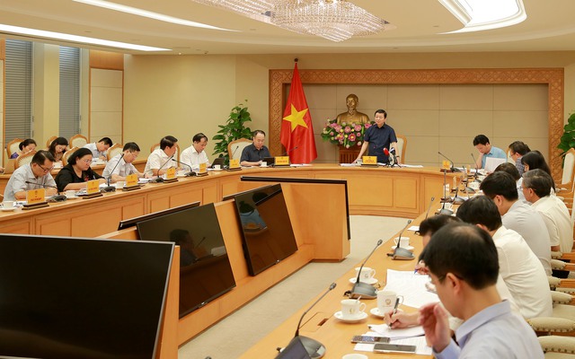 Phó Thủ tướng Trần Hồng Hà chủ trì cuộc họp với các bộ, ngành về đề xuất xây dựng các sàn giao dịch về việc làm, bất động sản và quyền sử dụng đất. Ảnh: VGP