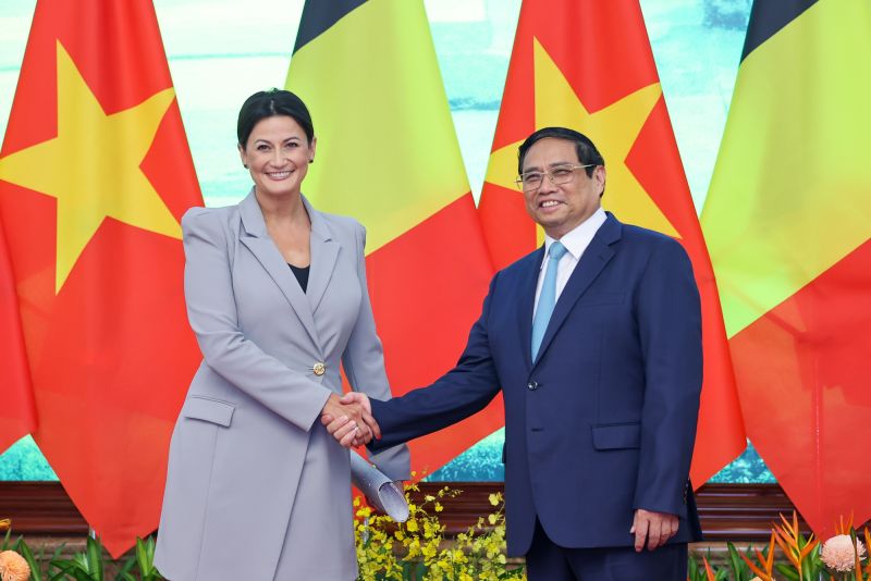 Thủ tướng Phạm Minh Chính hội kiến Chủ tịch Thượng viện Vương quốc Bỉ Stéphanie D'Hose.