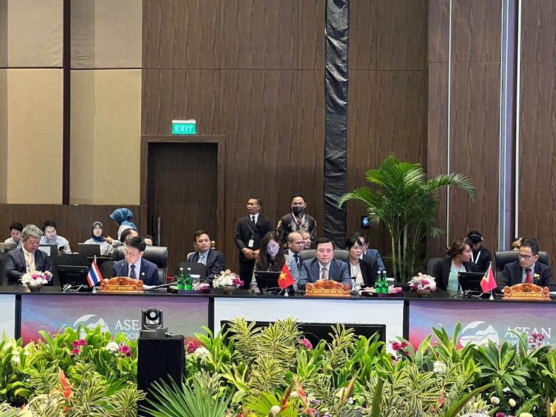 Đoàn Việt Nam tham dự Hội nghị AMEM 41 do ông Nguyễn Sinh Nhật Tân, Thứ trưởng Bộ Công Thương, làm Trưởng đoàn
