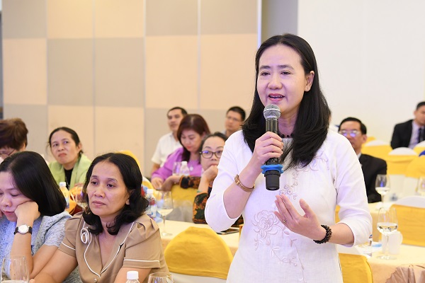 Bà Nguyễn Thị Quỳnh Nga, Chủ tịch Hội Liên hiệp phụ nữ tỉnh phát biểu