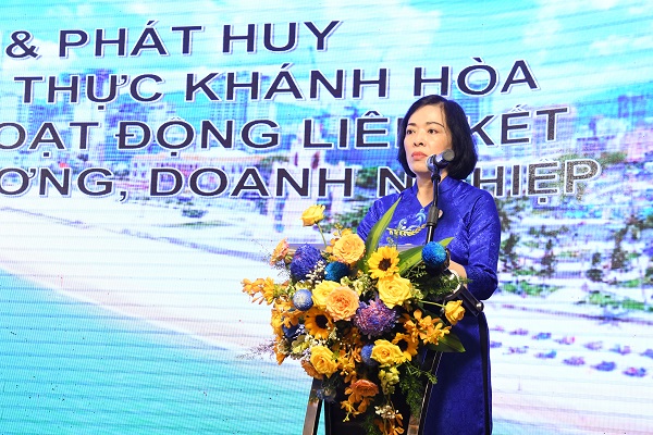 Bà Lê Thị Hồng Minh, Chủ tịch Hiệp hội VHAT Khánh Hòa tham luận