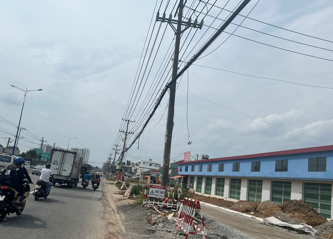 Bình Dương: Sớm di dời hạ tầng lưới điện, đẩy nhanh tiến độ dự án mở rộng quốc lộ 13