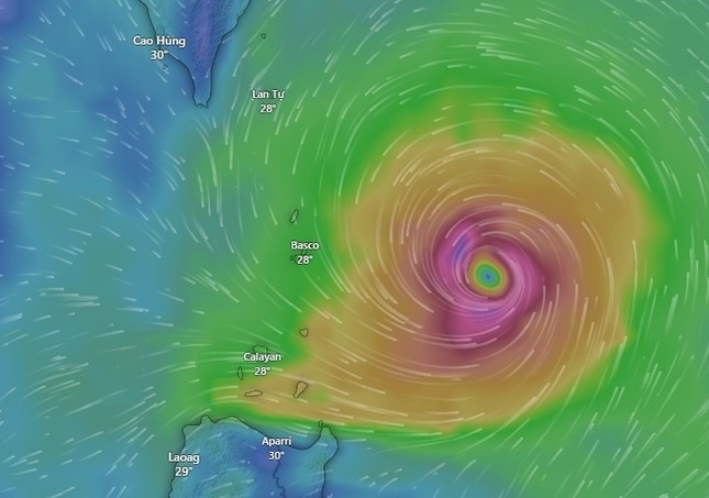 Bão số 3 đang hoạt động gần Biển Đông. Nguồn: Windy.