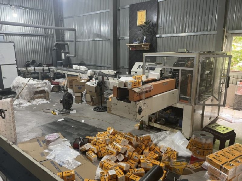 Máy móc tại cơ sở sản xuất giấy Tuấn Hoa.