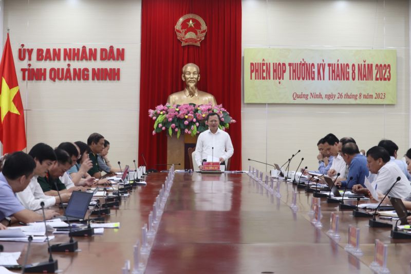 Đồng chí Cao Tường Huy, Quyền Chủ tịch UBND tỉnh Quảng Ninh, chủ trì cuộc họp.