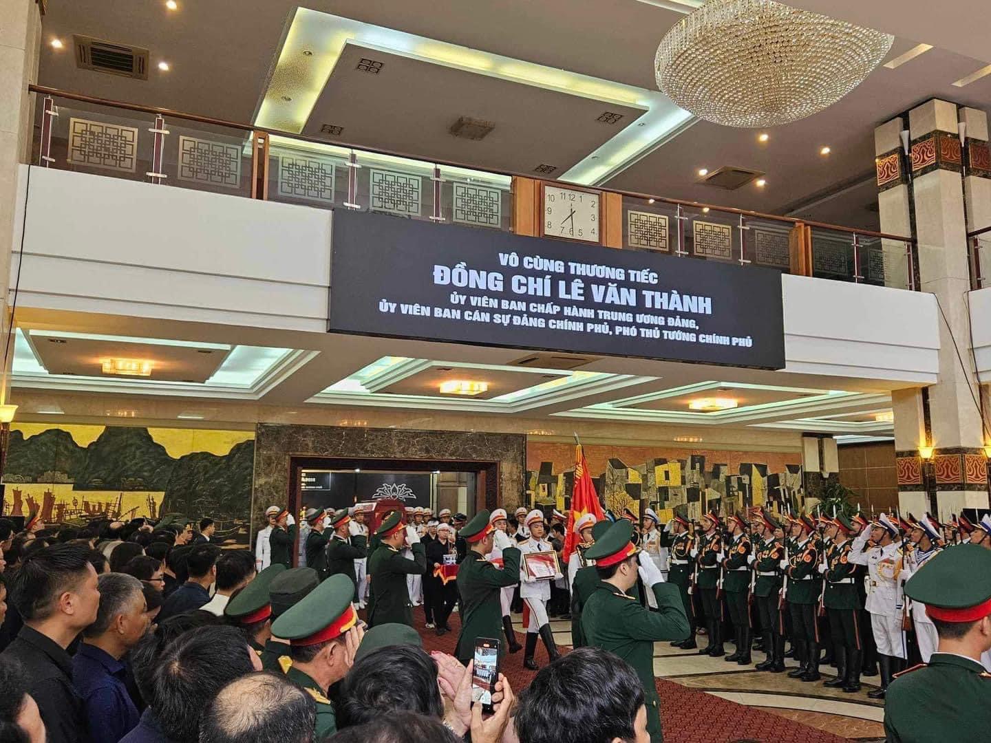 Đồng chí Lê Văn Thành đã có những đóng góp vào qúa trình hoạch định và tổ chức thực hiện đường lối xây dựng và phát triển đất nước.