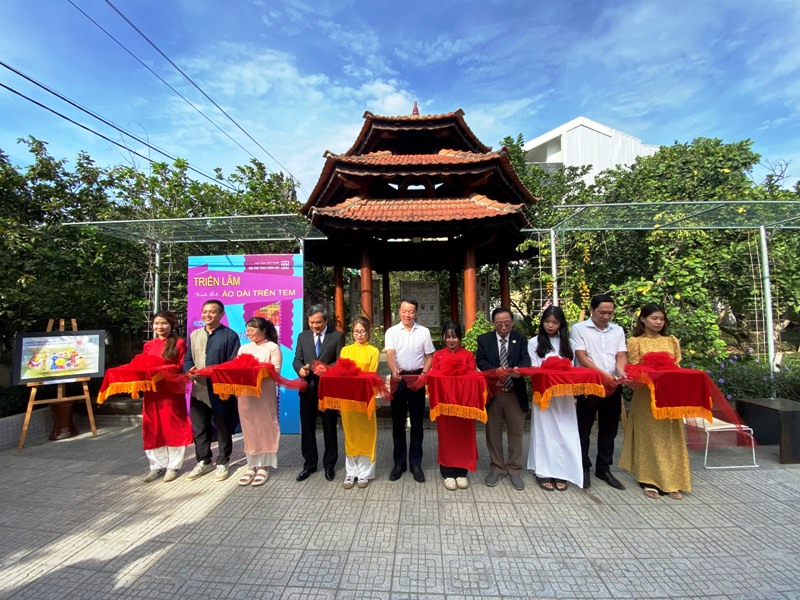 Huế: Triển lãm Hình ảnh áo dài trên tem bưu chính