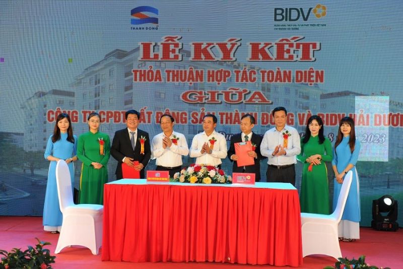 Lãnh đạo tỉnh chứng kiến ký kết hợp tác giữ công ty CP đầu tư bất động sản Thành đông với ngân hàng BIDV