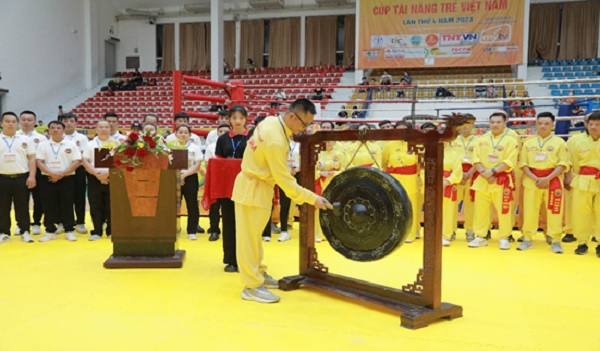 Võ sư Đặng Tam Thuận – Trưởng ban tổ chức giải đánh cồng chính thức khai mạc giải thi đấu