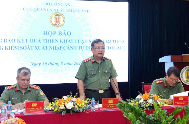 Thiếu tướng Phạm Đăng Khoa, Cục trưởng Cục Quản lý xuất nhập cảnh thông báo kết quả triển khai Luật số 23 và cổng Autogate.
