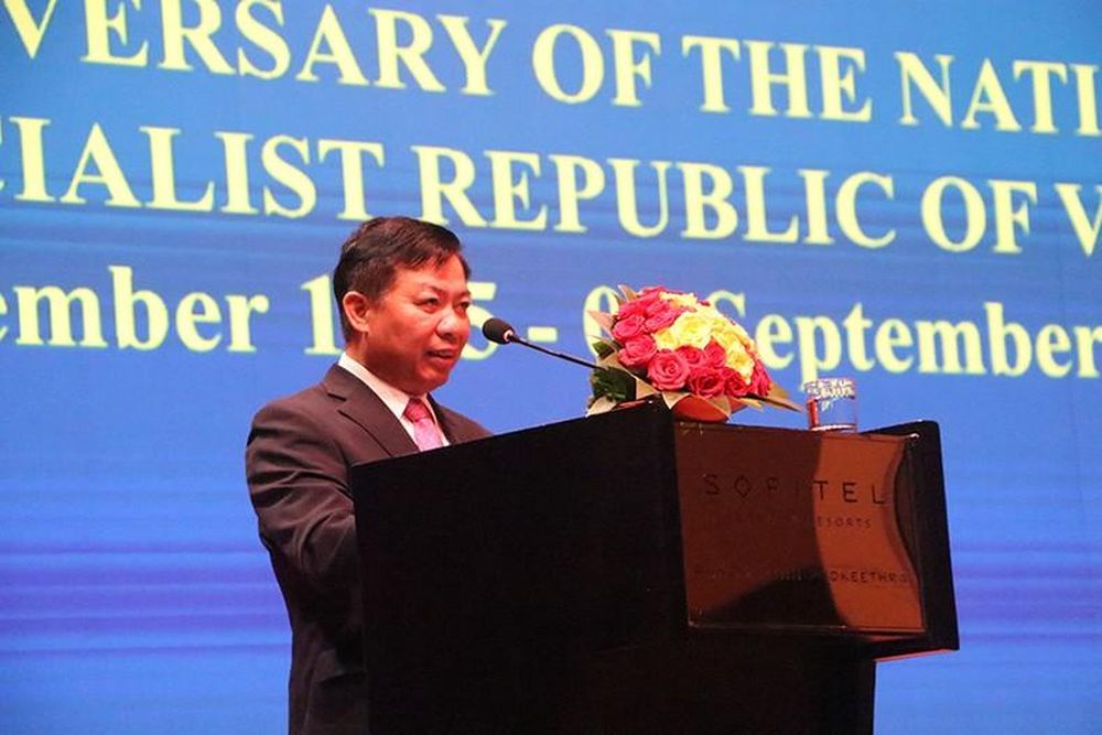 Đại sứ Nguyễn Huy Tăng đọc diễn văn. (Ảnh: Nguyễn Hiệp)