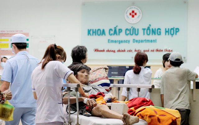 Bệnh nhân nhập viện cấp cứu tại Bệnh viện Nhân dân 115
