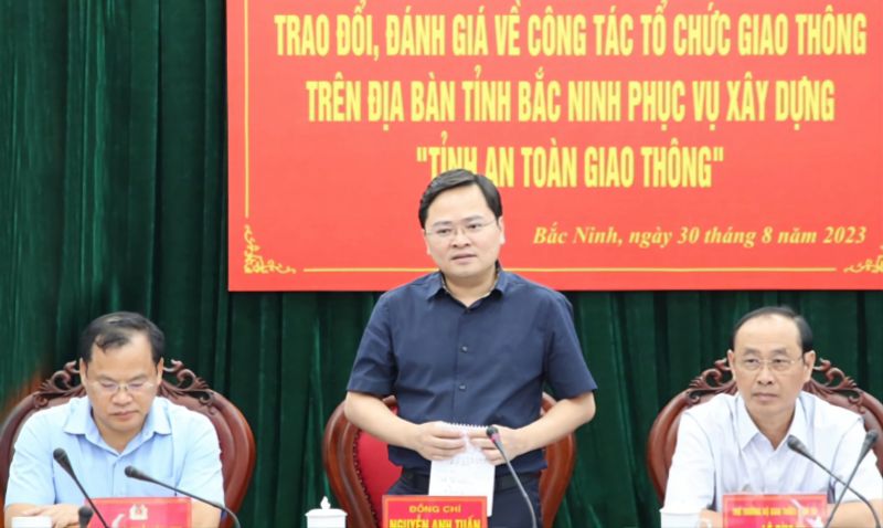 Bí thư Tỉnh ủy Bắc Ninh Nguyễn Anh Tuấn phát biểu tại hội nghị.