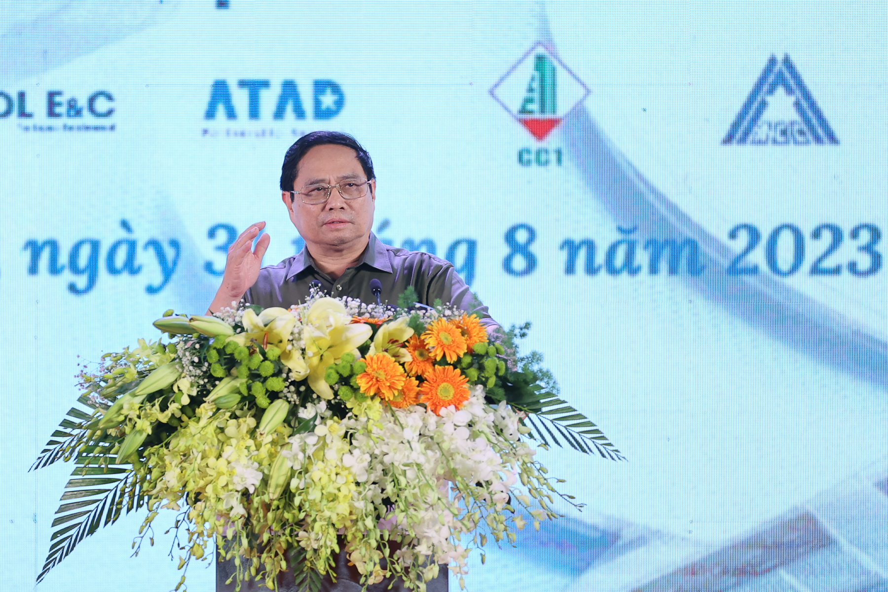 Thủ tướng Phạm Minh Chính yêu cầu các đơn vị chức năng phấn đấu vượt tiến độ 3 hạng mục quan trọng nhất của các dự án sân bay Long Thành, Tân Sơn Nhất - Ảnh: VGP/Nhật Bắc