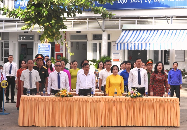 Lễ chào cờ năm học mới tại trường THCS Đàm Quang Trung