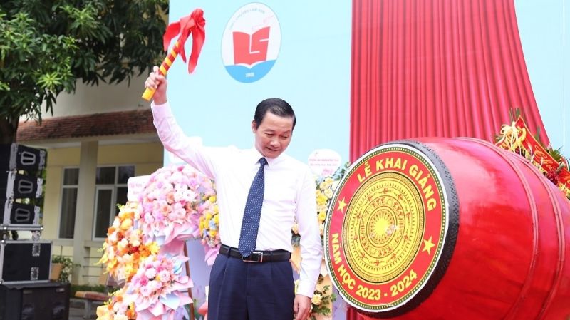 ông Đỗ Minh Tuấn, Phó Bí thư Tỉnh ủy, Chủ tịch UBND tỉnh Thanh Hóa đã đánh hồi trống khai trường