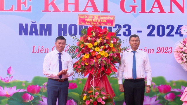 Ông Hồ Kỳ Minh Ủy viên ban thường vụ thành ủy, phó chủ tịch thường trực UBND TP. Đà Nẵng đến dự tại trường THCS Nguyễn Lương Bằng, quận Liên Chiểu