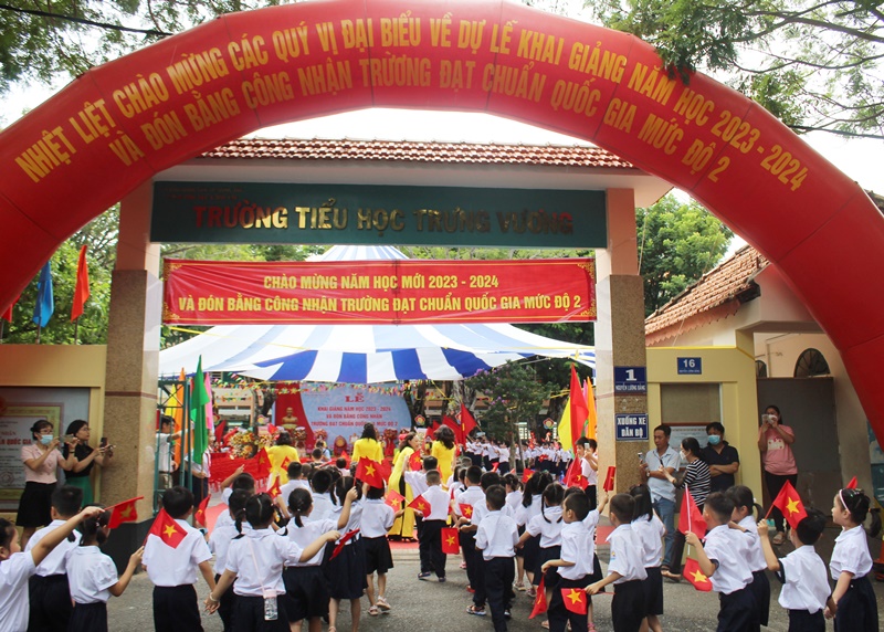 TP. Vũng Tàu: Niềm vui nhân đôi của thầy và trò Trường Tiểu học Trưng Vương trong ngày khai giảng