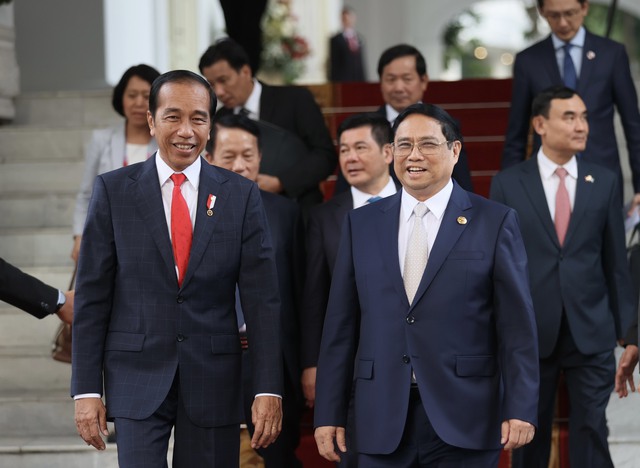 Thủ tướng Chính phủ Phạm Minh Chính và Tổng thống Indonesia Joko Widodo - Ảnh: VGP/Nhật Bắc
